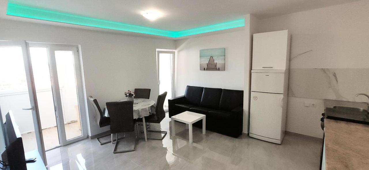 Apartment Dolores Makarska Bagian luar foto