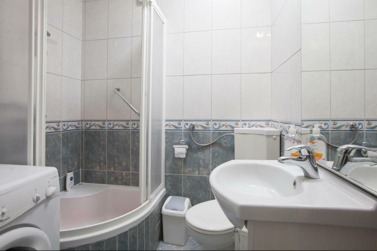 Apartment Dolores Makarska Bagian luar foto